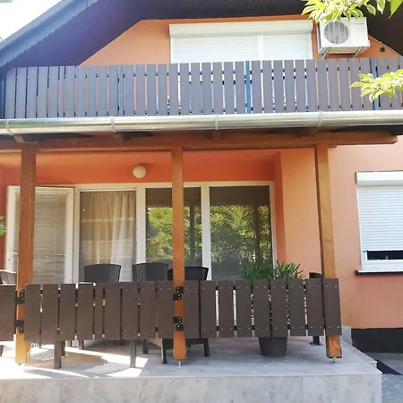 - Balaton 18403 Casa vacanze Balatonfenyves