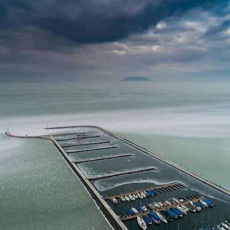 펜션 - Balaton 18403 발라톤페니베스